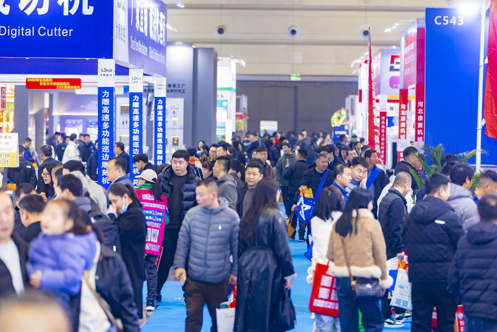 圓滿收官｜2026春季（鄭州）第45屆中原廣告展圓滿收官，以盛會之約繪就行業(yè)藍(lán)圖